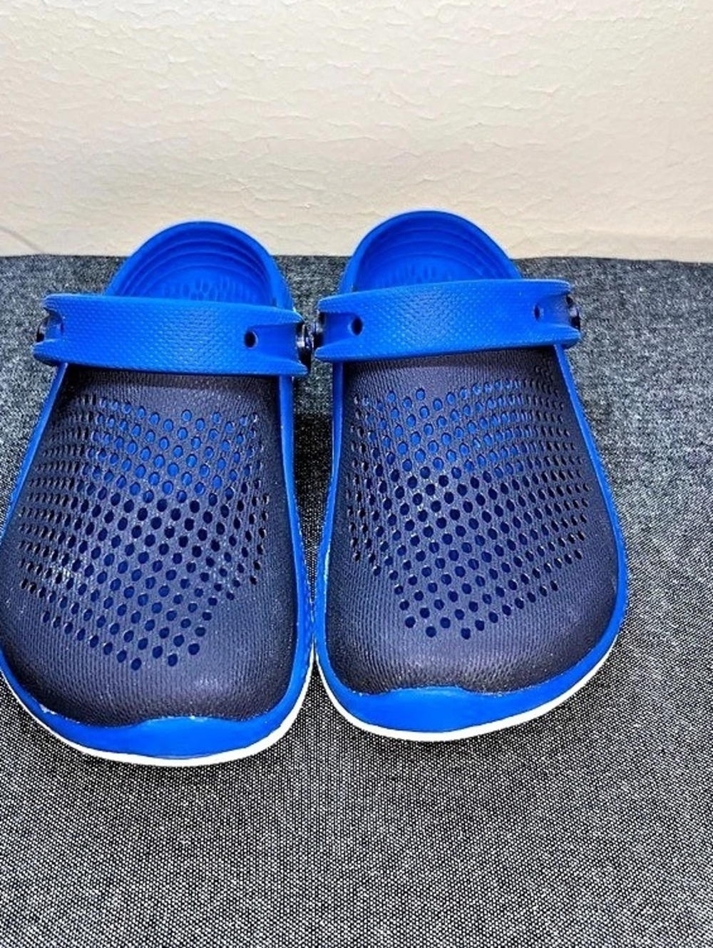 Crocs LiteRide Clog Blue Navy White Unisex Size M 1 / W 2 Great Condition in